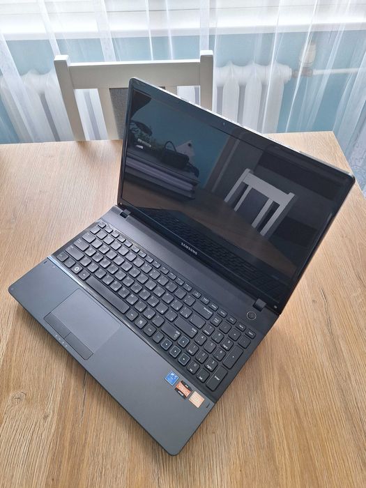 Laptop Samsung NP305E5Z 15,6” AMD A4 / 4 GB RAM