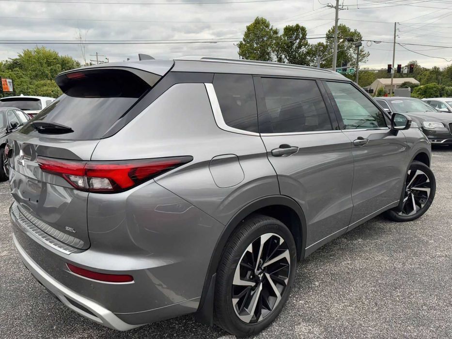 Mitsubishi Outlander      2022