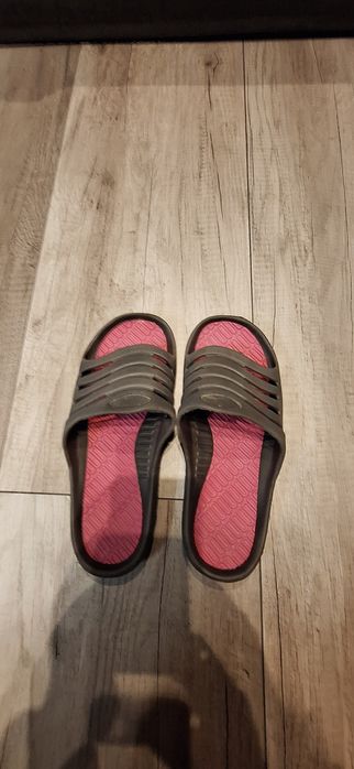 Klapki rozmiar 40 w dobrym stanie