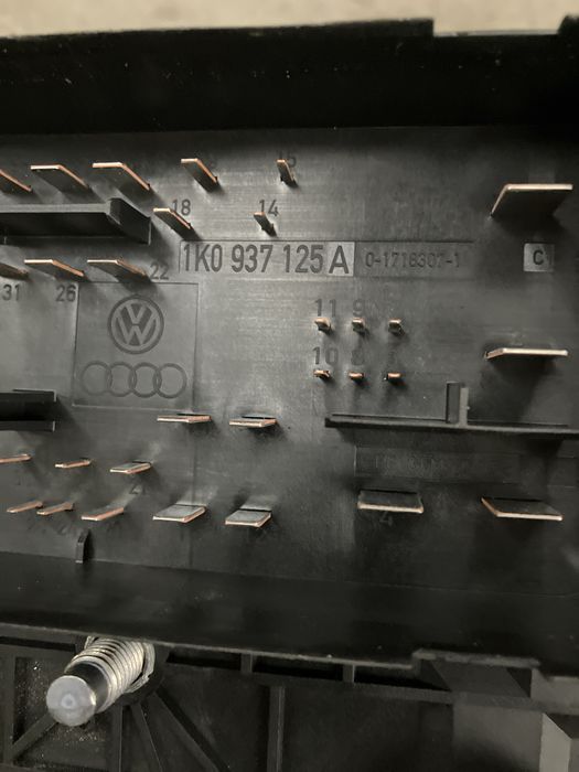 VW Golf V 5 kombi - skrzynka bezpieczników