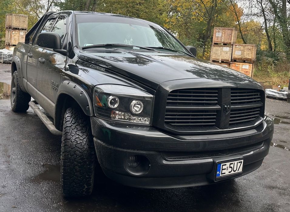 Dodge RAM DOGE RAM 1500 5,7 HEMI 2007 zadbany środek