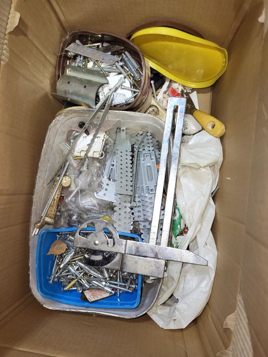 Wkręty do drewna metalu betonu mix pakiet nóż do tapet gadżety