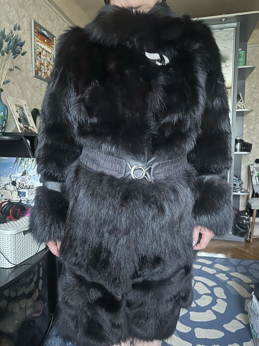 Шуба натуральная крашеная лиса с кожаными вставками