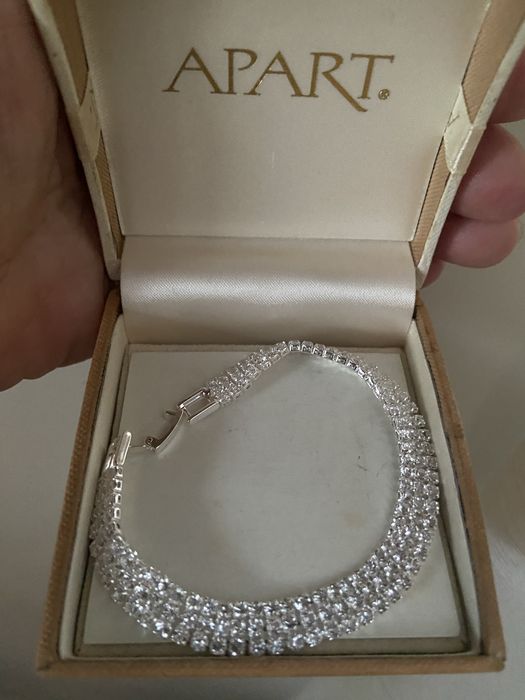 Bransoletka z blyszczącymi krysztalkami