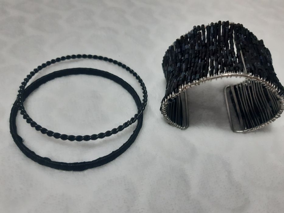 Várias pulseiras de 1 €