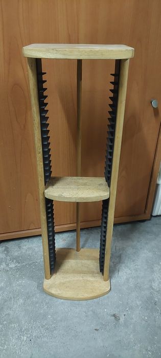 Coluna de arrumação de cds