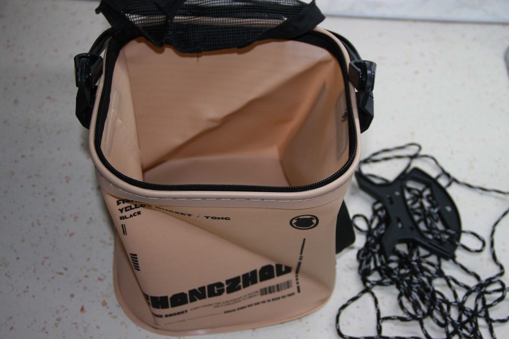 Силиконовых приманки в коробке