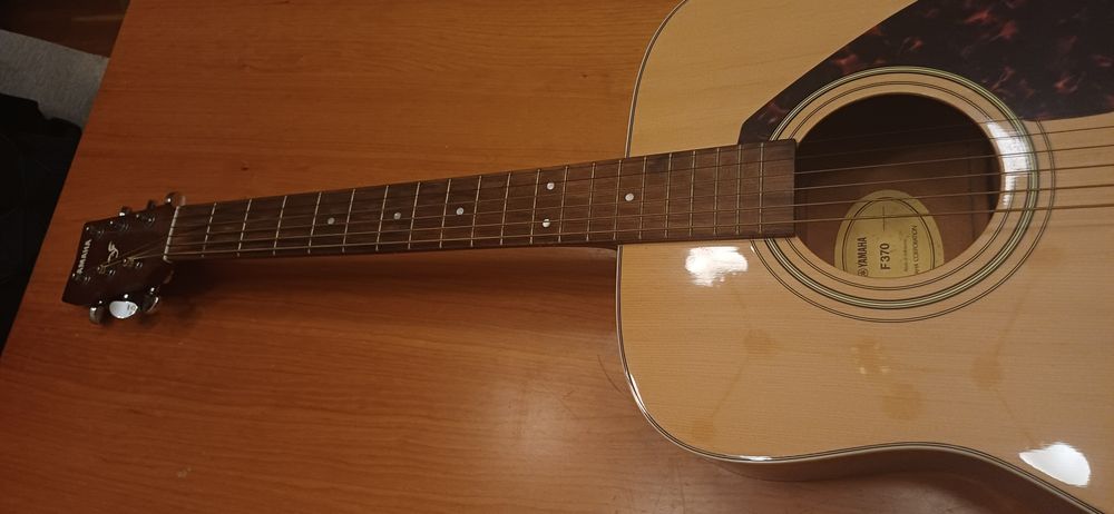 Guitarra acústica Yamaha F370