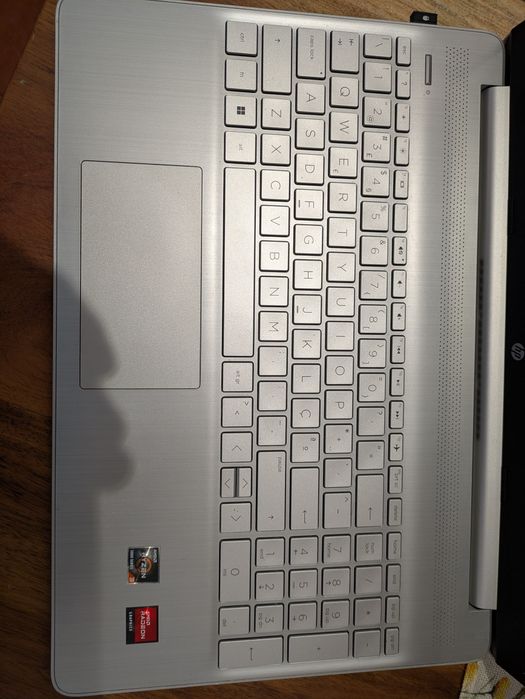 Portátil HP 15s-eq2021np (15.6'' - AMD Ryzen 3 5300U - RAM: 8 GB - 256