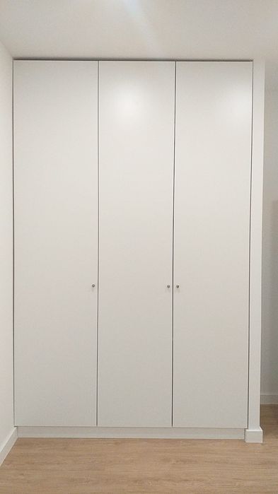 Roupeiros e Cozinhas sob medida. Aproveite e contacte-nos!