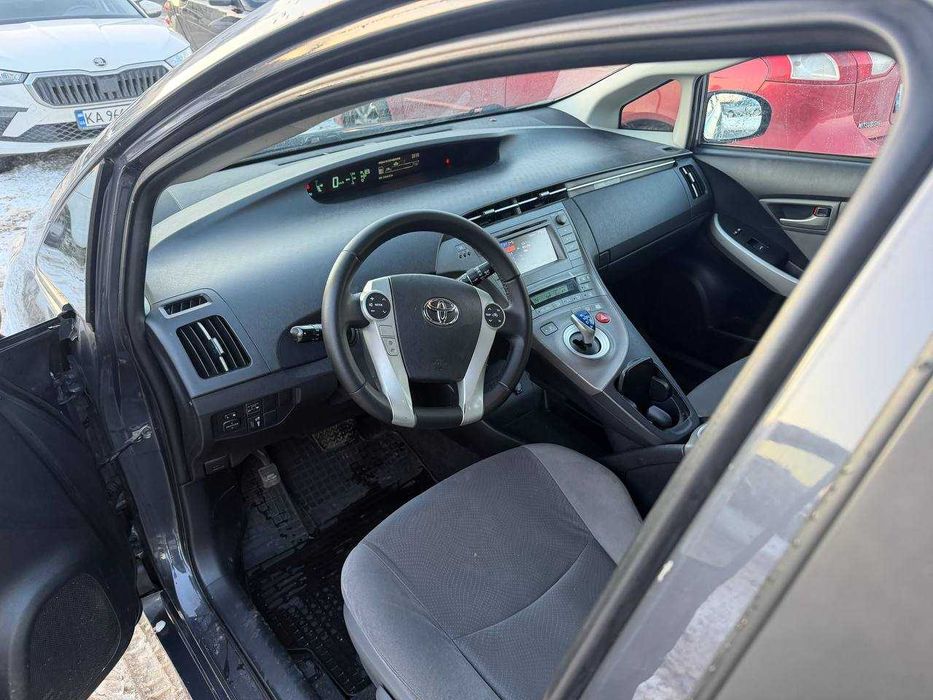 Оренда Toyota Prius Пріус Гібрид з ГБО авто під таксі
