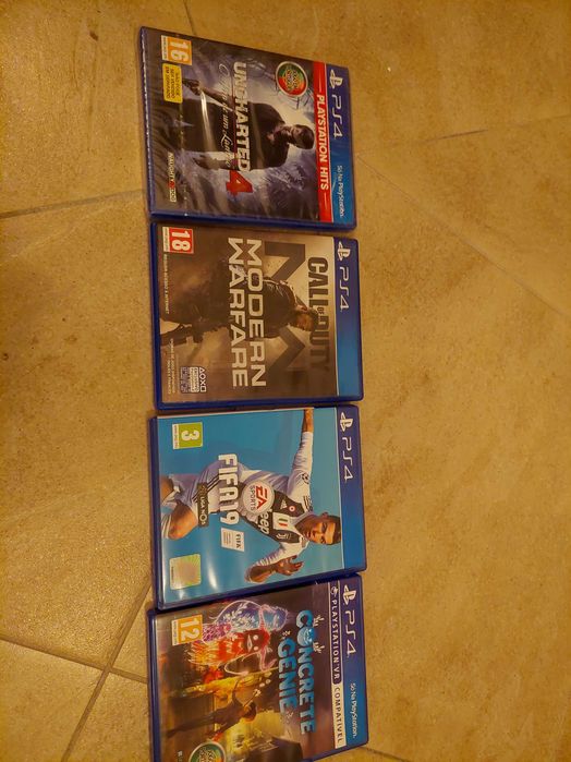PlayStation 4 500GB + 2 Comandos + Jogos