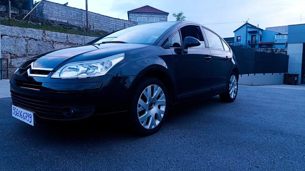 Citroen C4 Nacional poucos km impecável vários extras.