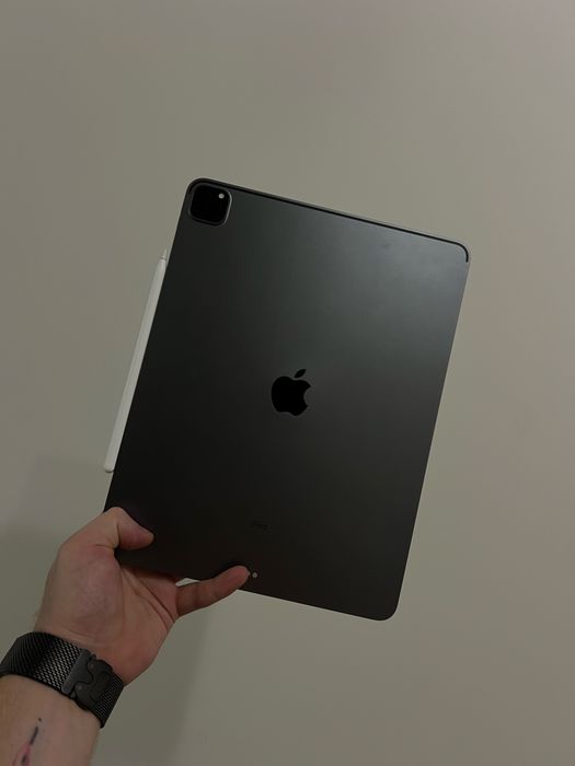 Apple iPad Pro 12.9 Apple pencil Magic Keyboard в стані нового