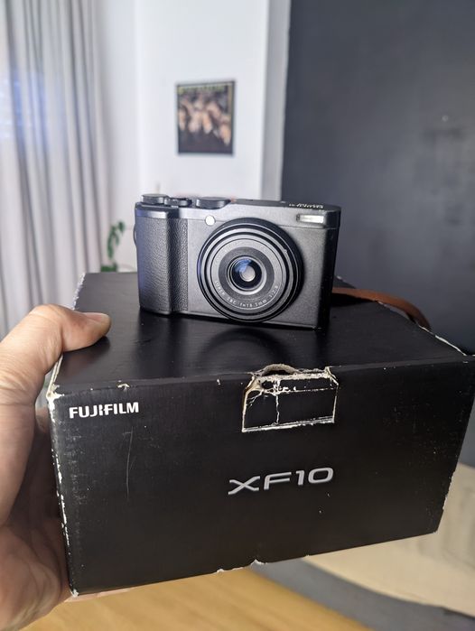 Fujifilm XF10 + leather cover + fita de pulso pele + SD 32GB