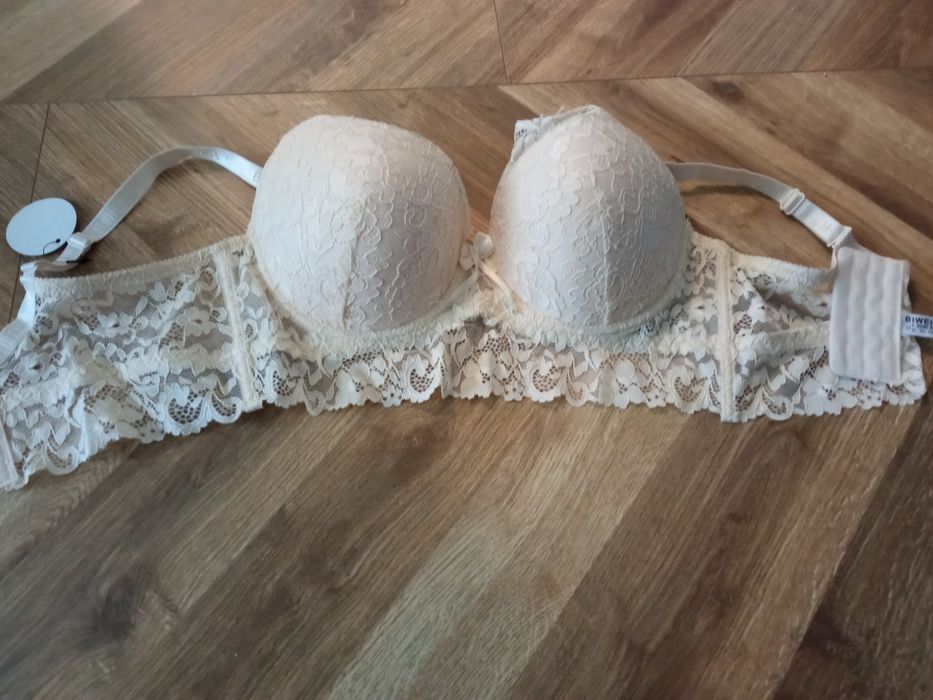 Nowy stanik koronkowy