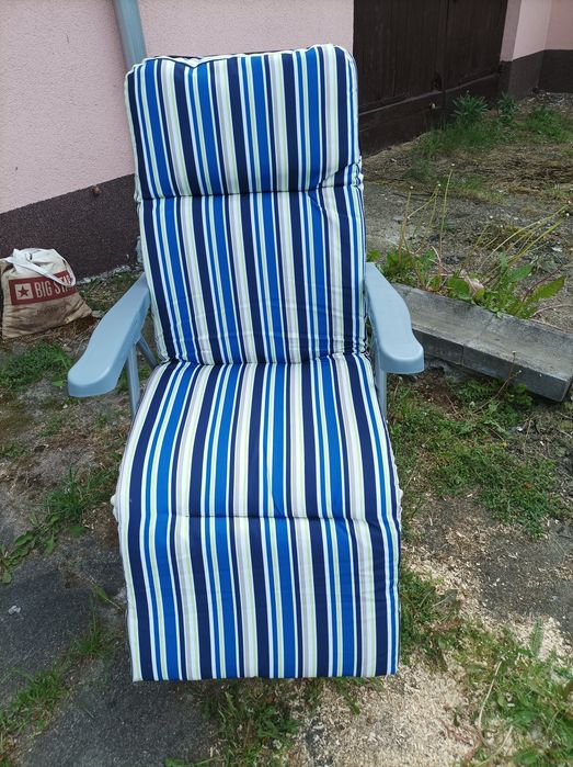 Dwa leżaki ogrodowe
