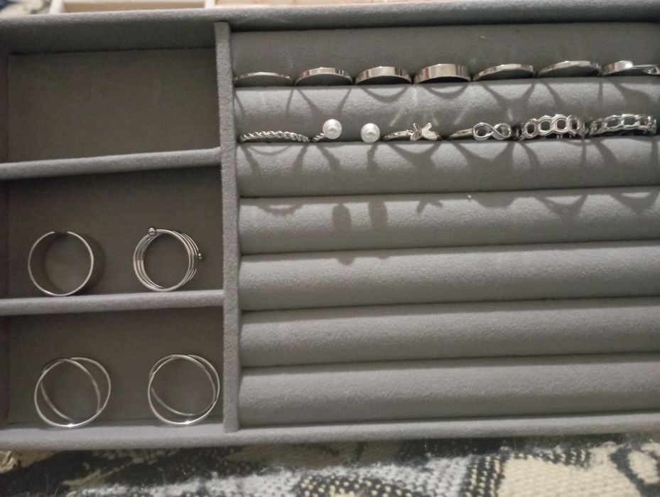 Anéis de diferentes estilos