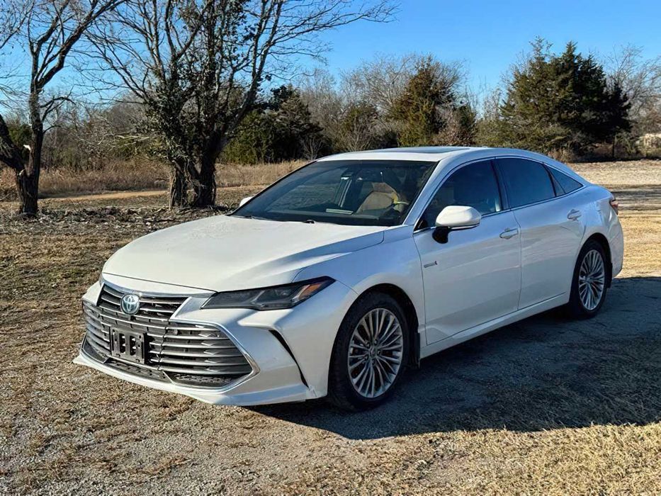 Toyota Avalon Hybrid Limited      2021