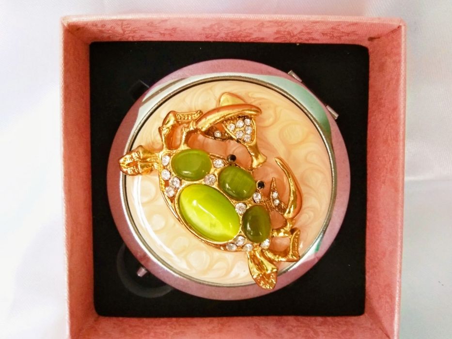 Дзеркальце косметичне "Краб" з стразами в подарунковій коробці