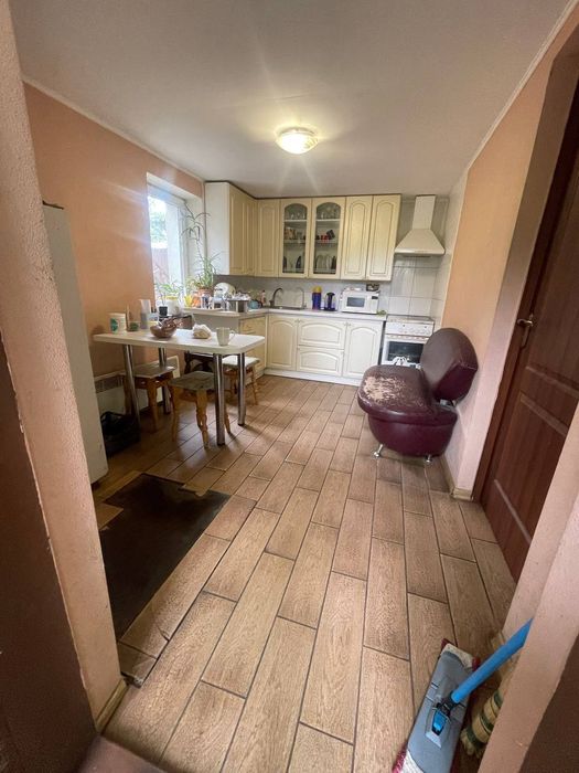 Оренда половини будинку  П П Борщагівка . Ціна с комунальними