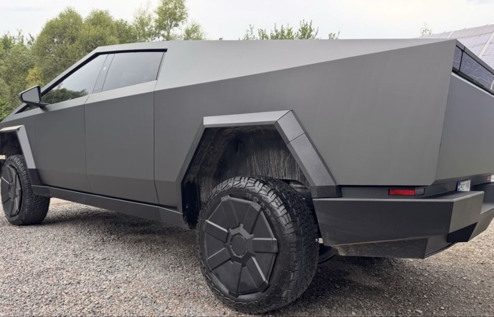 Двері Cybertruck крило Tesla