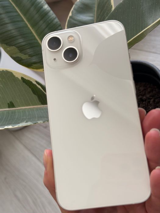 Apple iPhone 13.