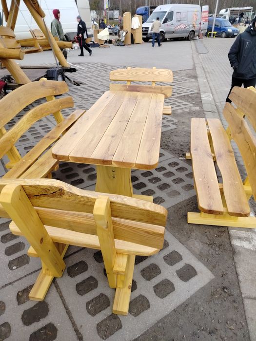 Stoły ogrodowe z ławkami