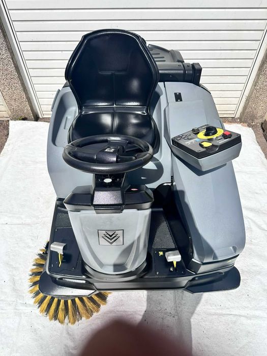 Karcher km 105/100 підмітальна прибиральна машина