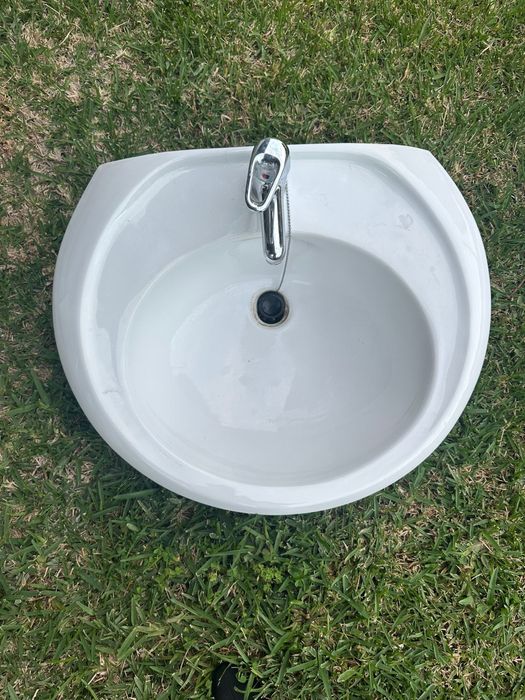 lavatório com coluna  casa de banho