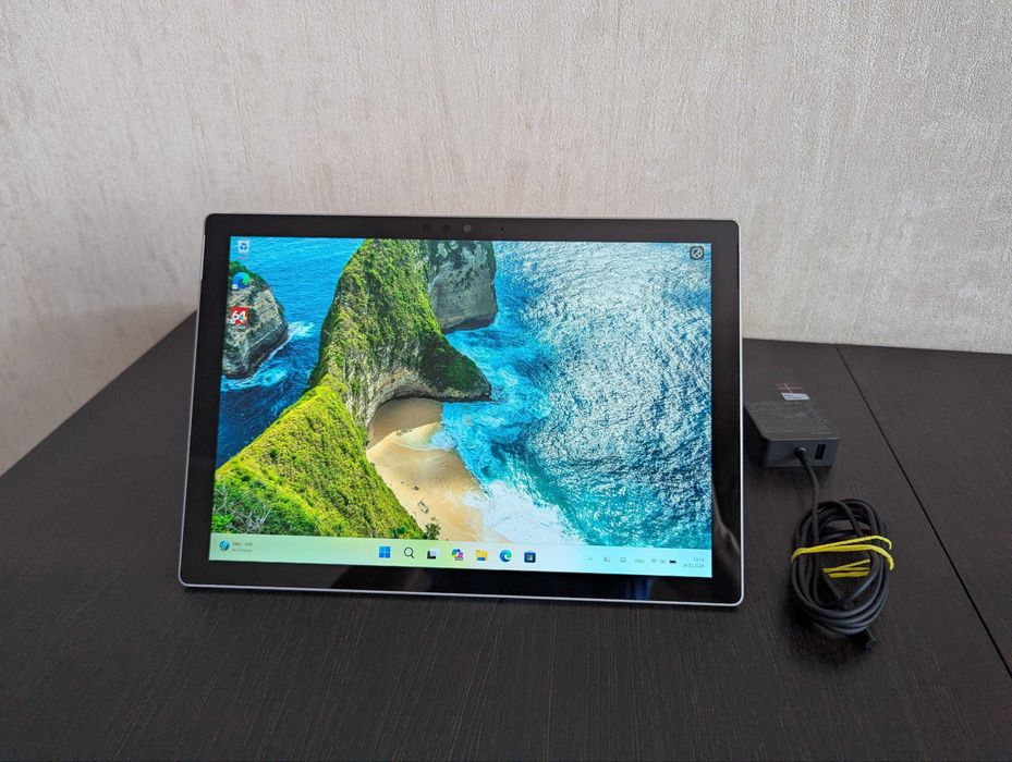 Microsoft Surface Pro 5 8/256gb Intel i5-7300u 0 циклів АКБ 100%