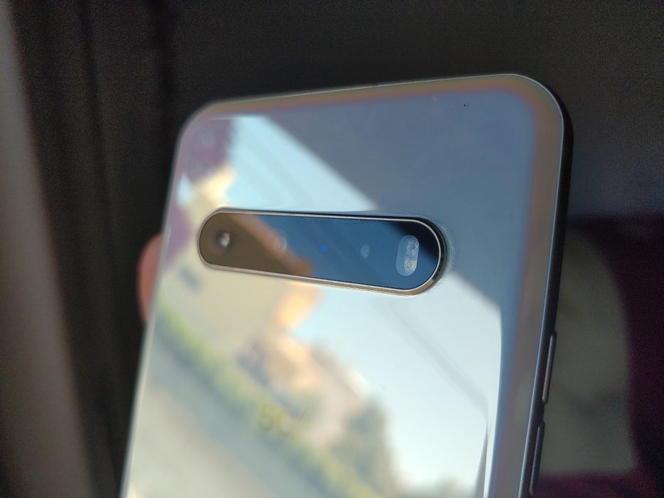 LG V60 - impecável