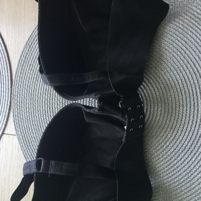 Biustonosz push up,z kieszonkami na wkładki, czarny Triumph  Diamond Sensation 85B