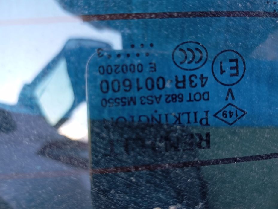 Скло заднє Renault Laguna 3 універсал
