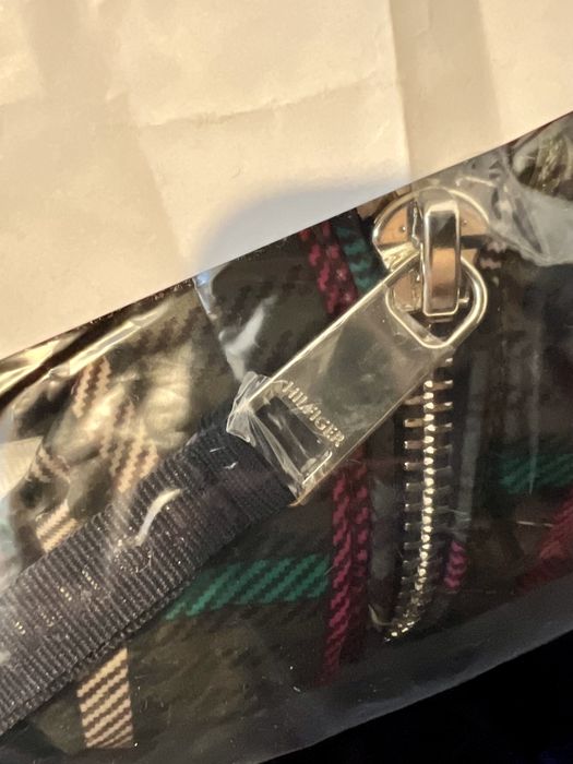 Blusão com capuz Tommy Hilfiger tamanho S