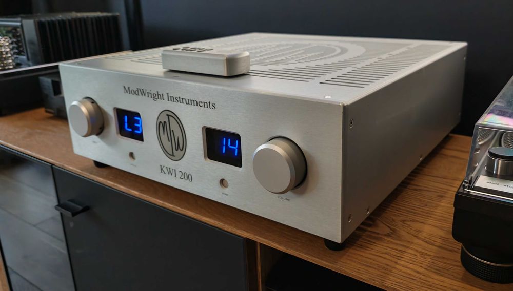 Wzmacniacz ModWright Instruments KWI 200 stan doskonały, Unikat, High-End, 400W na kanał przy 4Ω