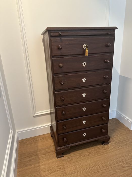 Camiseiro garrafeira