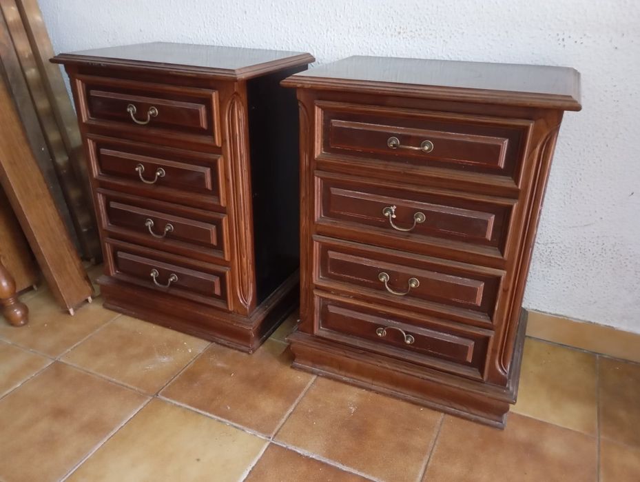 Mobilia de quarto em Nogueira