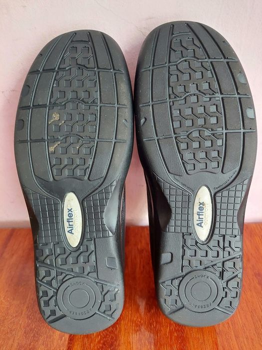 Макасини фірми clarks оригінал 

Розмір по бірці: 28.5-29см 

Взуття