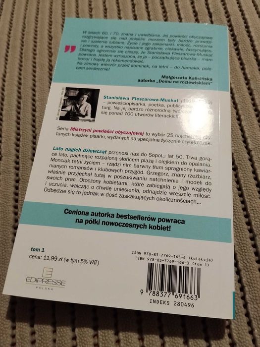 Lato nagich dziewcząt