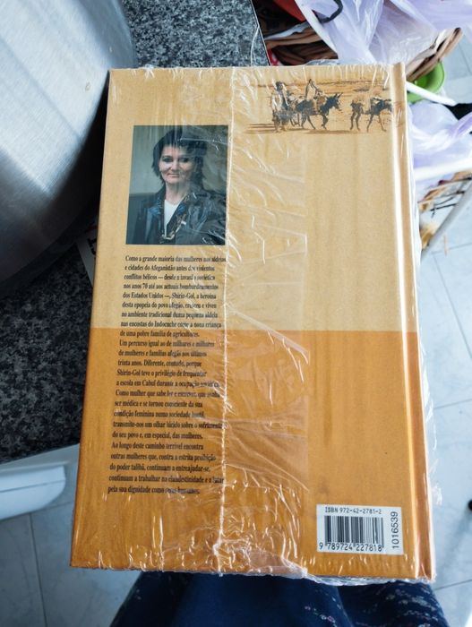 Livro "Deus Veio ao Afeganistão e Chorou"