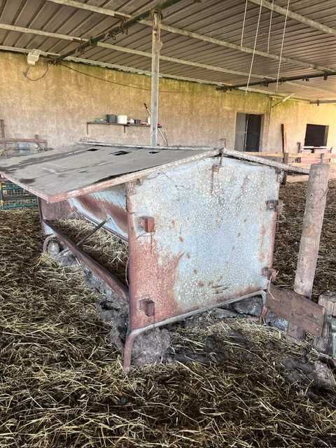 Comedouro de farinha ou granulado 500Kg Vitelos