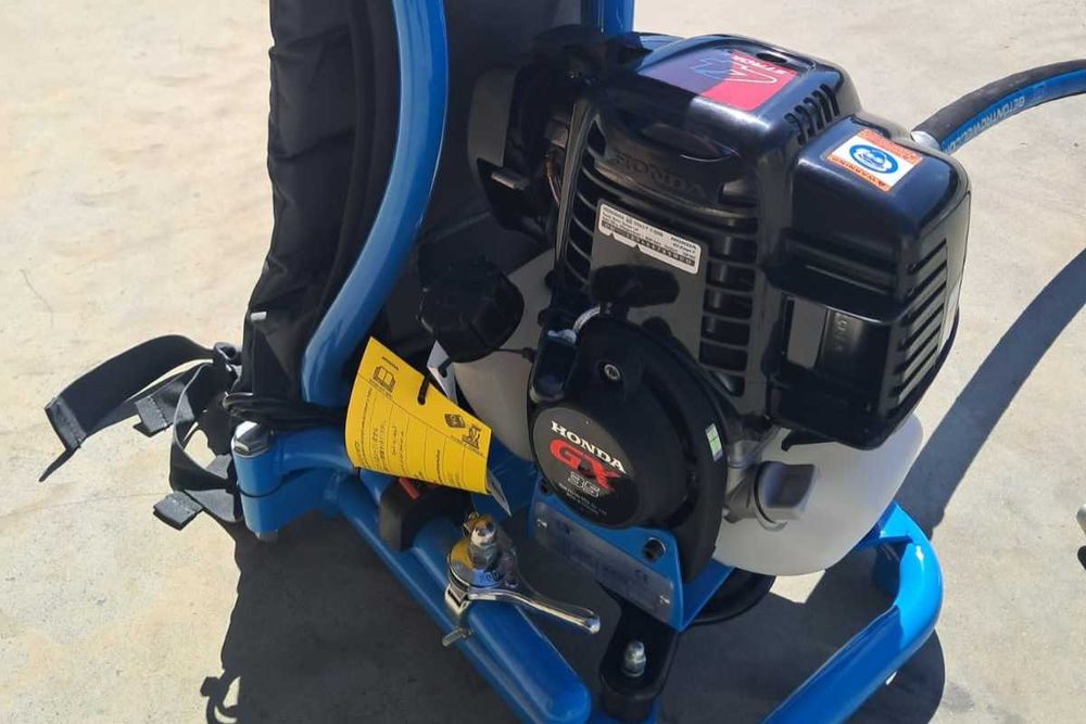 Wibrator plecakowy Beton Trowel HDBP35H Honda + buława 38mm i wał 3m