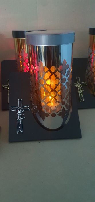 Лампадка на сонячній панелі батареї