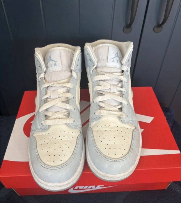Nike Air Jordan 1 Mid Glitter Swoosh