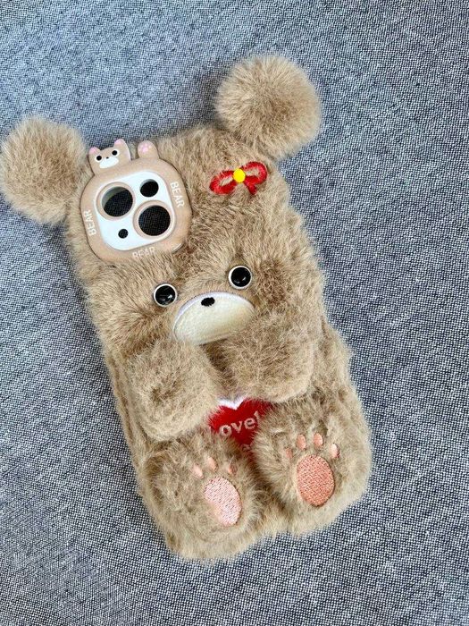 Urocze etui miś z futerkiem iPhone 13