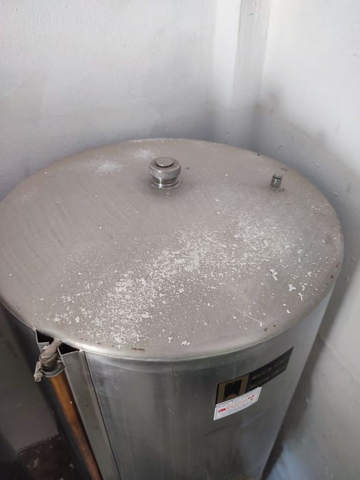 Cubas de inox 330L + 500L+-. Usadas em razoável estado de conservação.