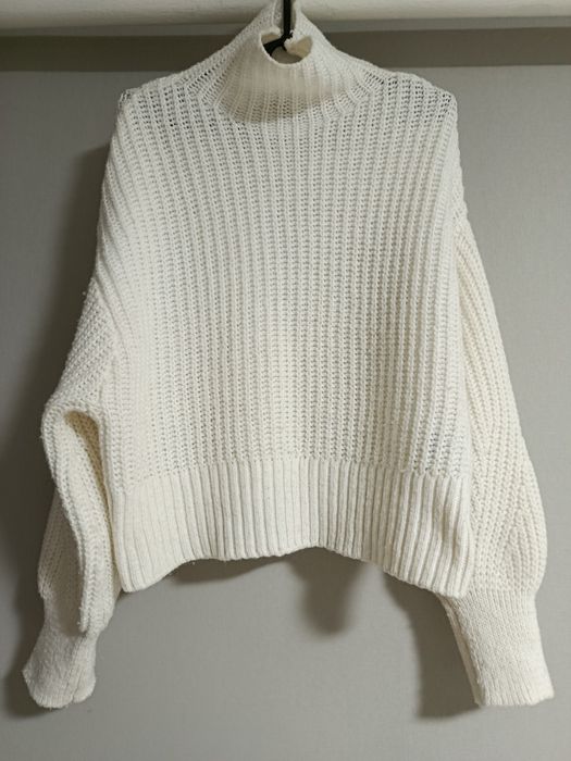 Продам женский свитер.