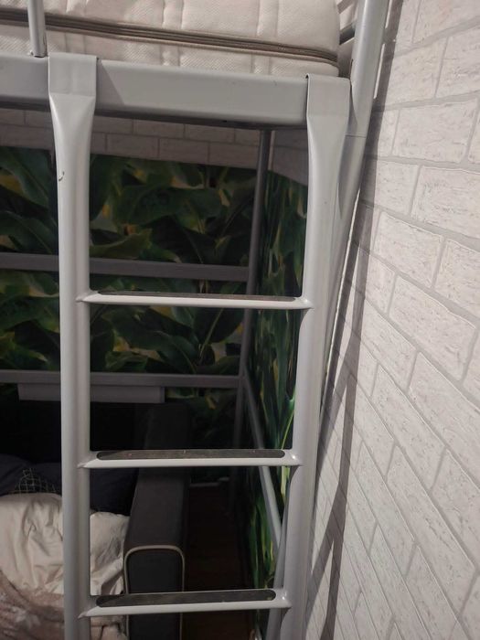 Łóżko IKEA Svarta na antresoli