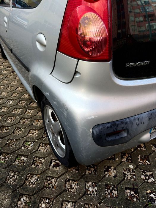 Peugeot 107 black and silver